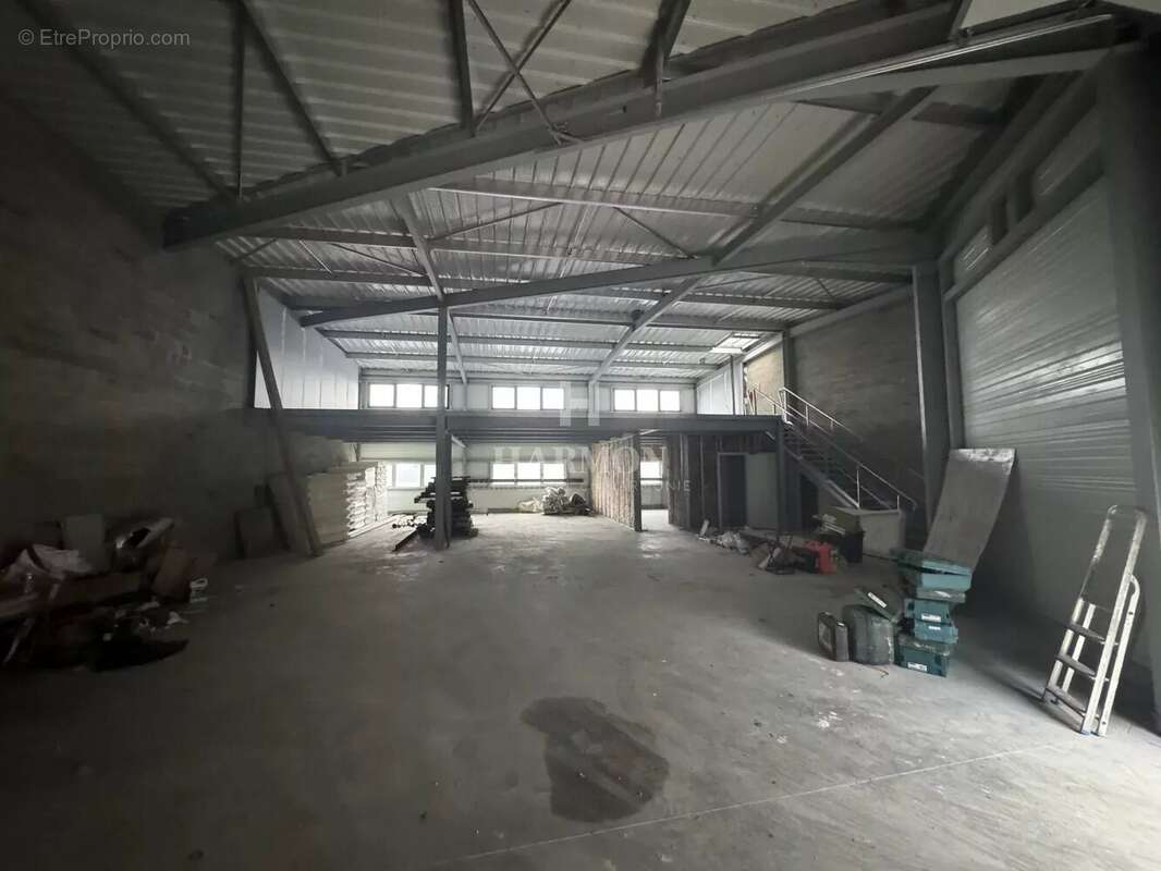 Commerce à MONTUSSAN