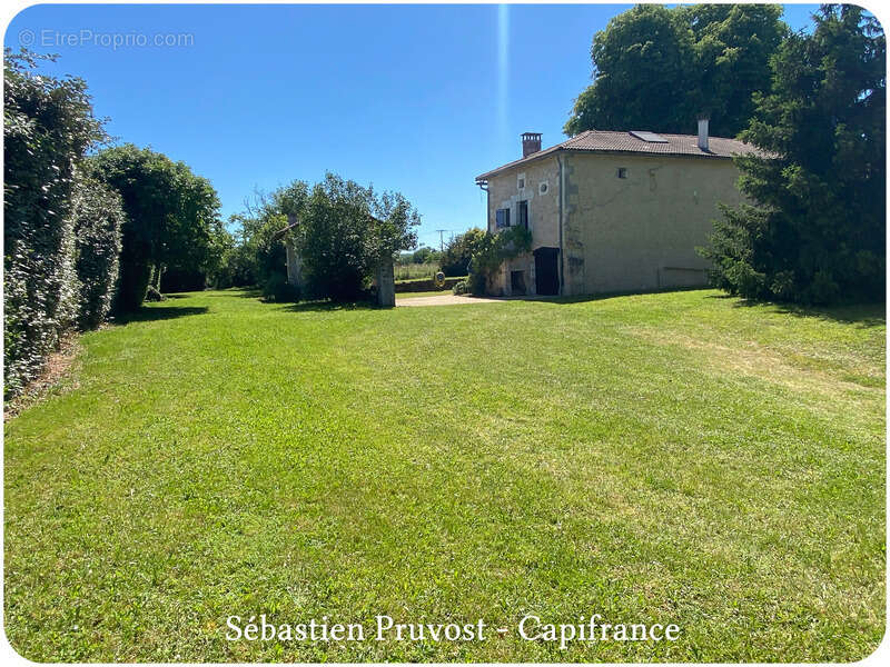 Maison à CHAMPAGNAC-DE-BELAIR