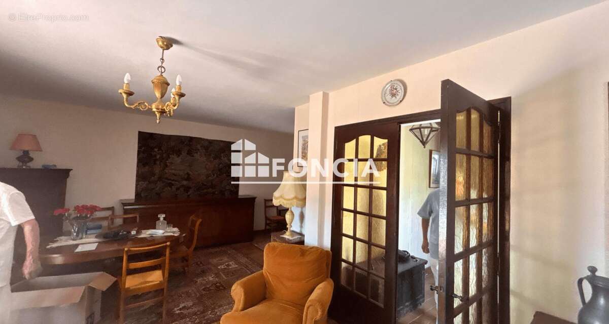 MAUGUIO – Maison F5 de 126 m² sur 546 m² de terrain – Garage 28 m² – Fort potentiel - photo 6