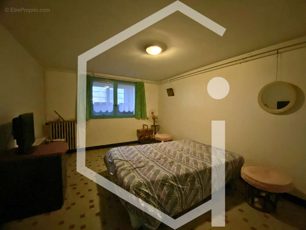 Maison à SAINT-AMAND-EN-PUISAYE