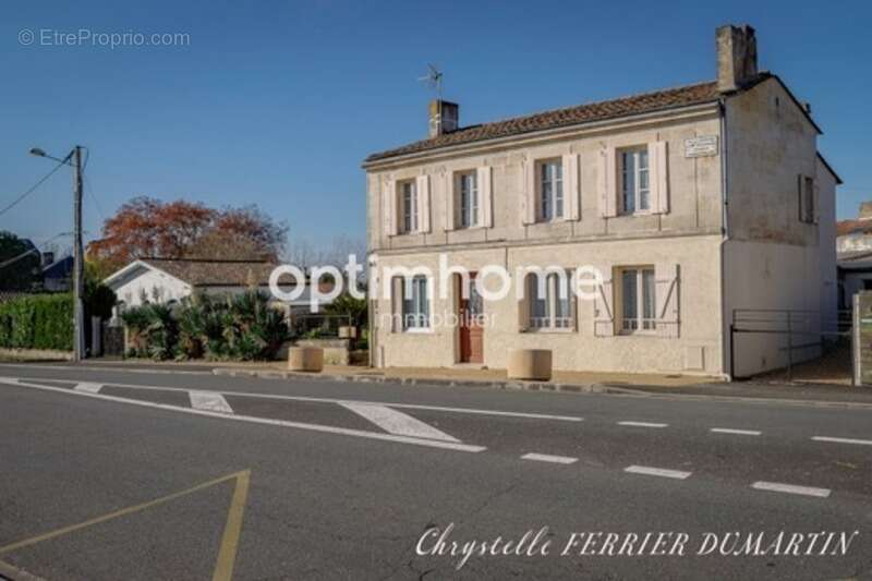 Maison à AMBARES-ET-LAGRAVE