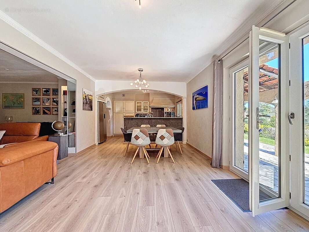 Appartement à MOUGINS