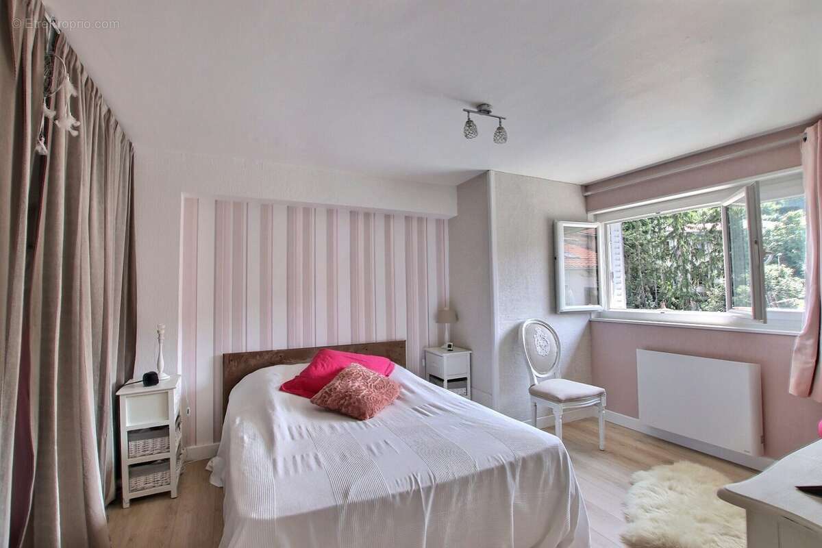 Appartement 147 m² à Royat  - photo 9