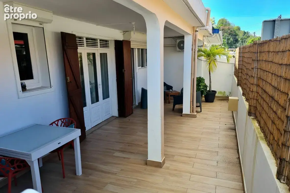 Maison de rapport composé d'un T3 & d'un T3, surface 184m² à Les Abymes - photo 8