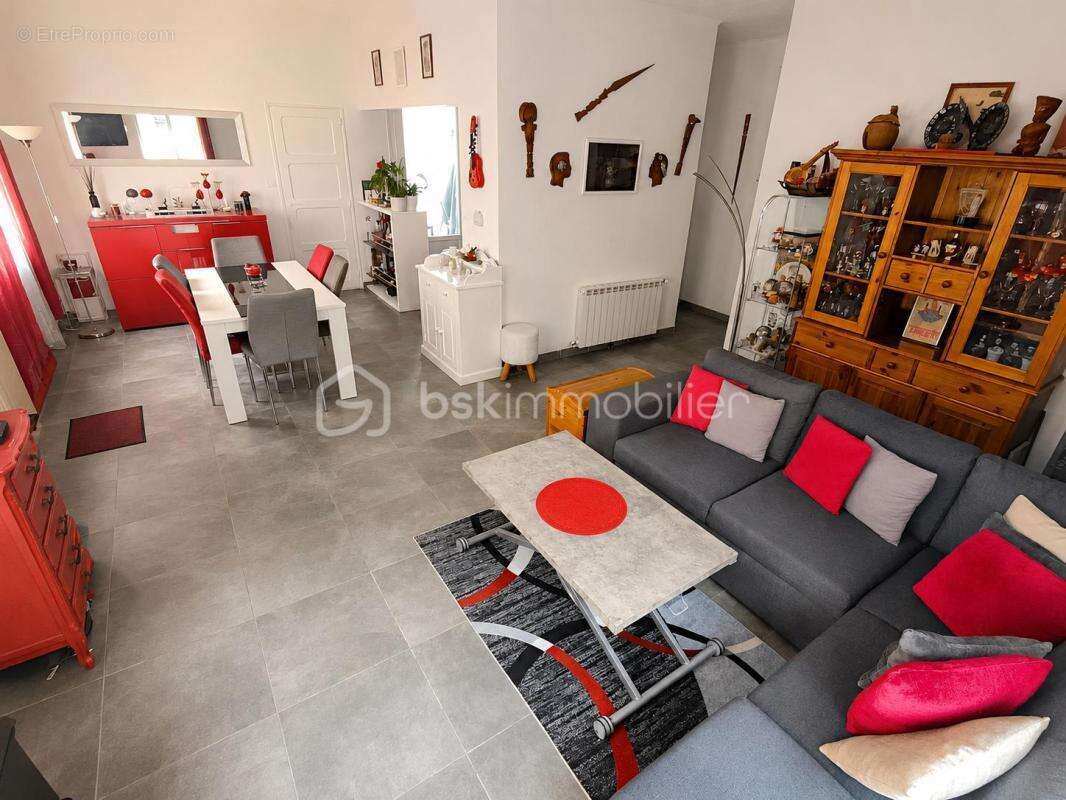 À vendre – maison familiale évolutive 130,50 m² – 4 chambres – 2 logements (t3 + t3) – jardin – terrasses – garage – toulon oues - photo 2