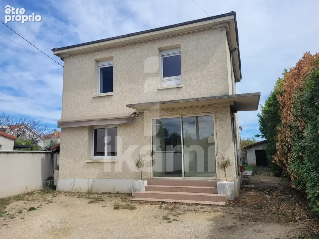 Maison - 85 m2 - 5 pièces - avec piscine et dépendances - photo 13
