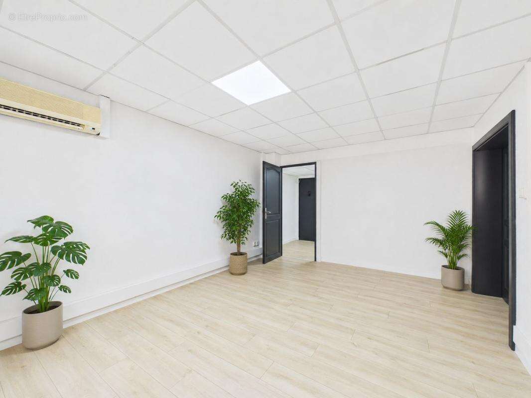 Appartement À Vendre Adresse rare, potentiel unique, quartier des Tanneurs - photo 6