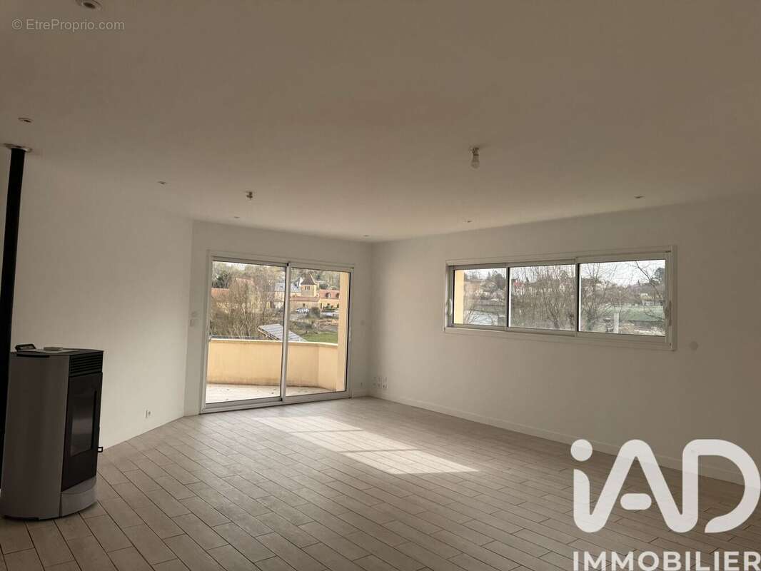 Maison 153 m² à Gourdon  - photo 4