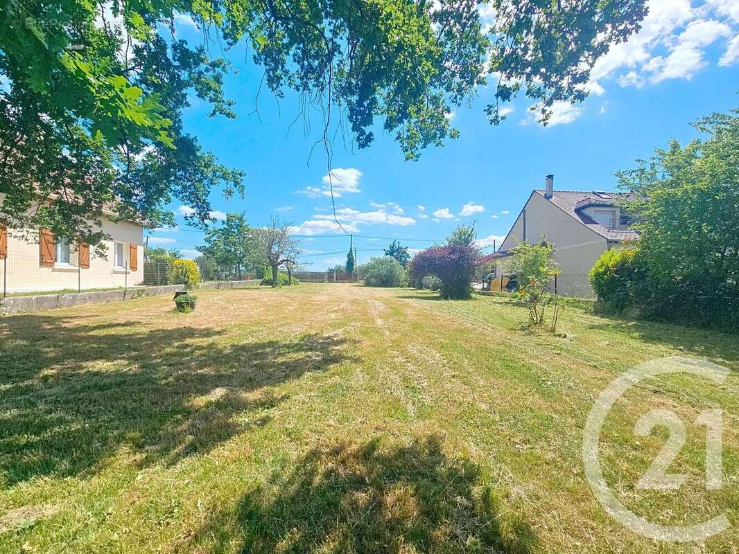 Terrain à EVRY-GREGY-SUR-YERRE