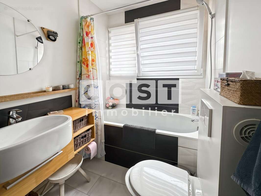 Appartement à COURBEVOIE
