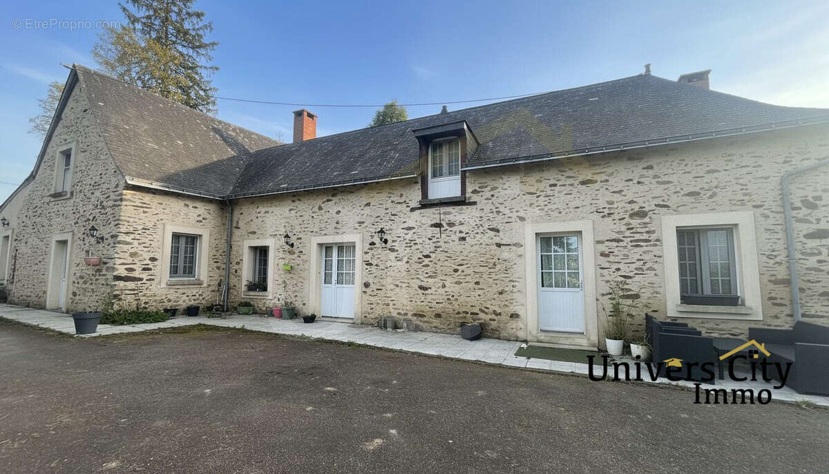 Maison à MIRE