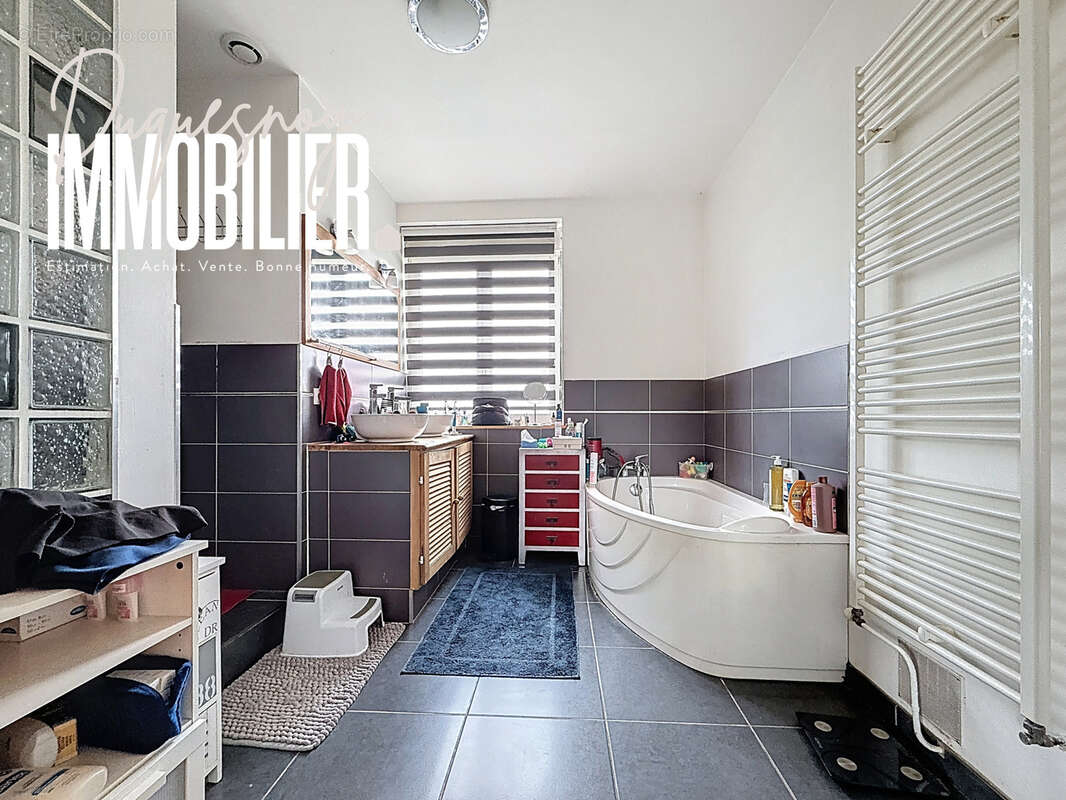 Maison à LA CHAPELLE-D'ARMENTIERES