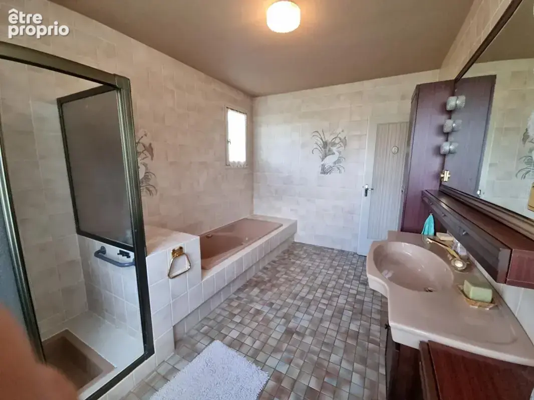 Maison traditionnelle  et un tres bel etang de plus de 4000m² - photo 9