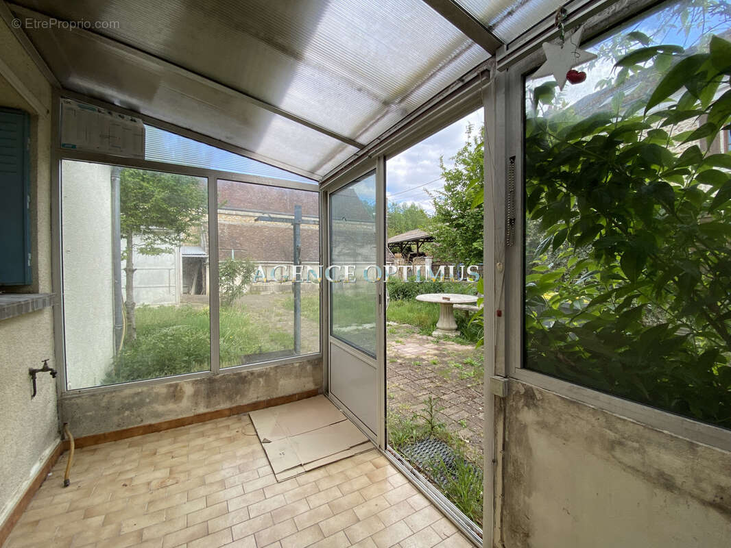MAISON ANCIENNE A RAFRAICHIR - 104m2 de plain-pied avec dépendances - photo 2