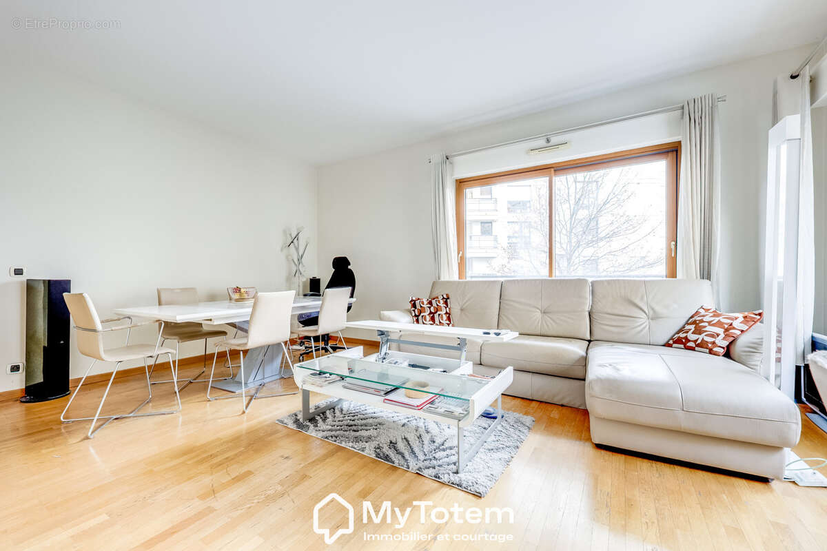 Appartement à COURBEVOIE