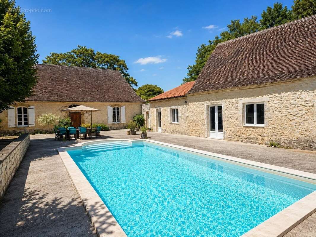 Propriété de caractère en pierres – Domaine équestre sur près de 6 hectares - photo 2