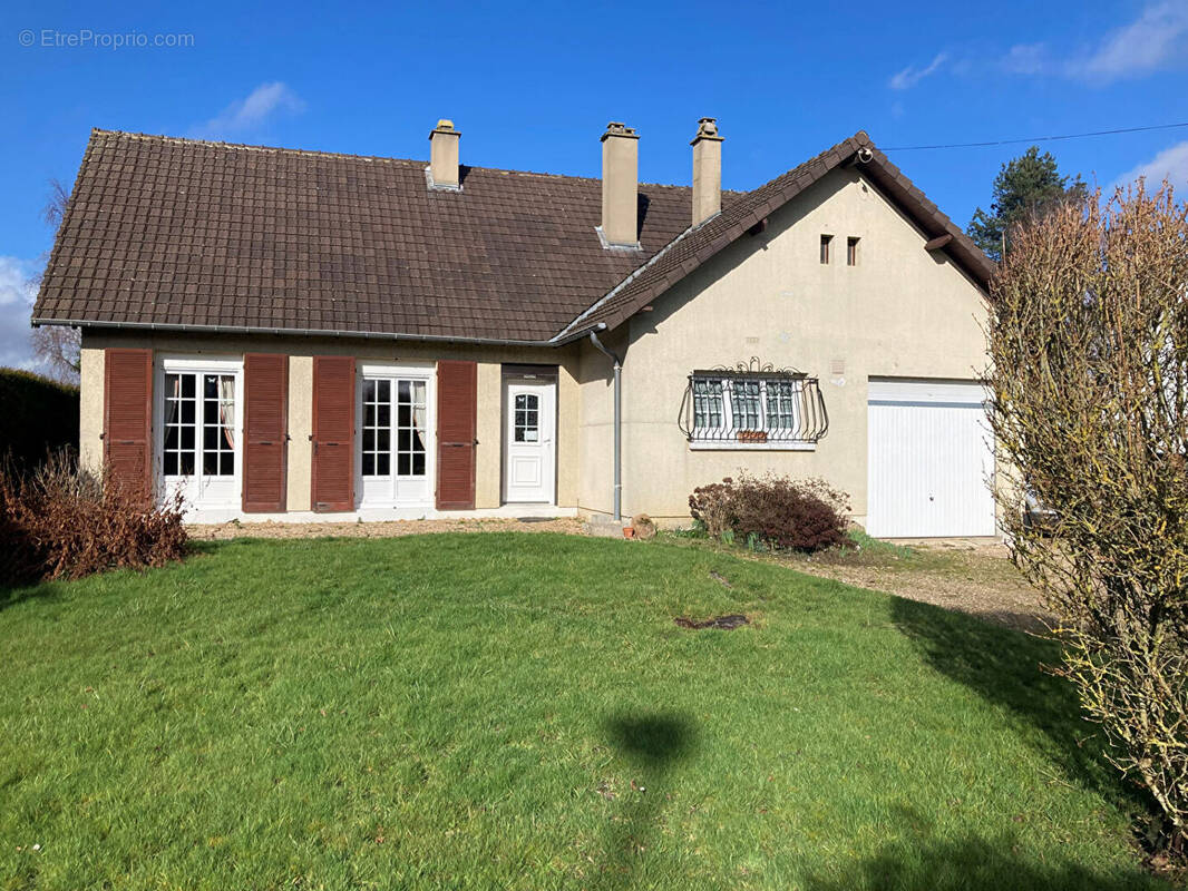 Maison à SAINT-PIERRE-DES-FLEURS