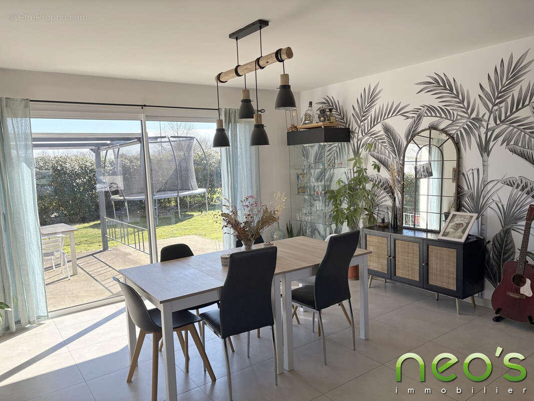 Maison à SAINT-MACAIRE-EN-MAUGES