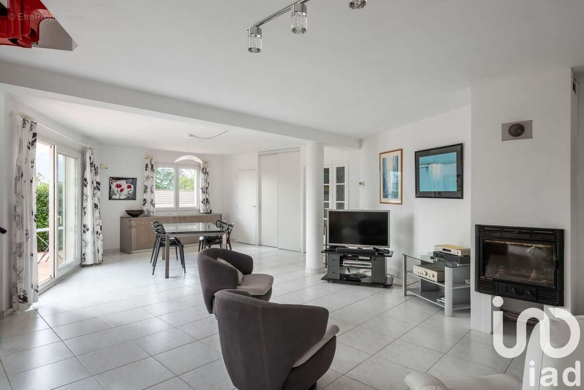 Photo 3 - Maison à CHALLES-LES-EAUX