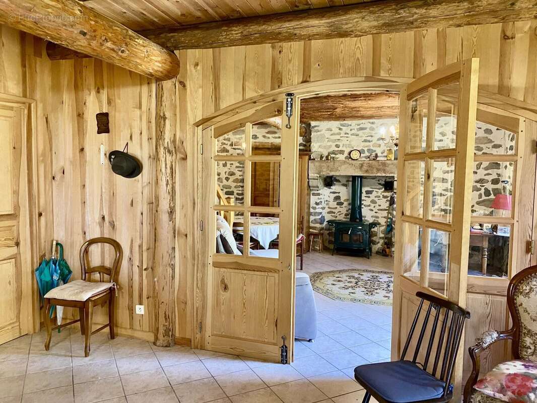 Maison à SAINT-JULIEN-CHAPTEUIL