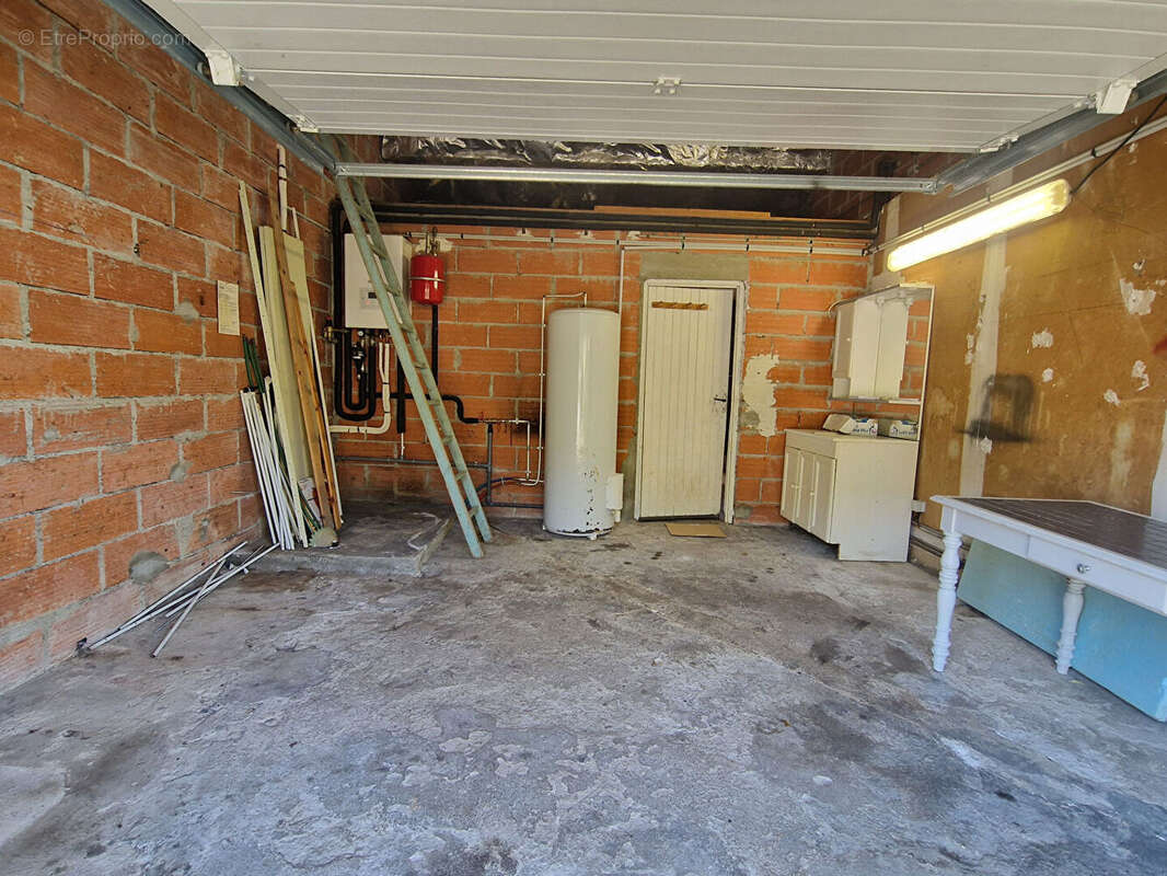 Maison de plain pied avec jardin, piscine et garage - photo 18