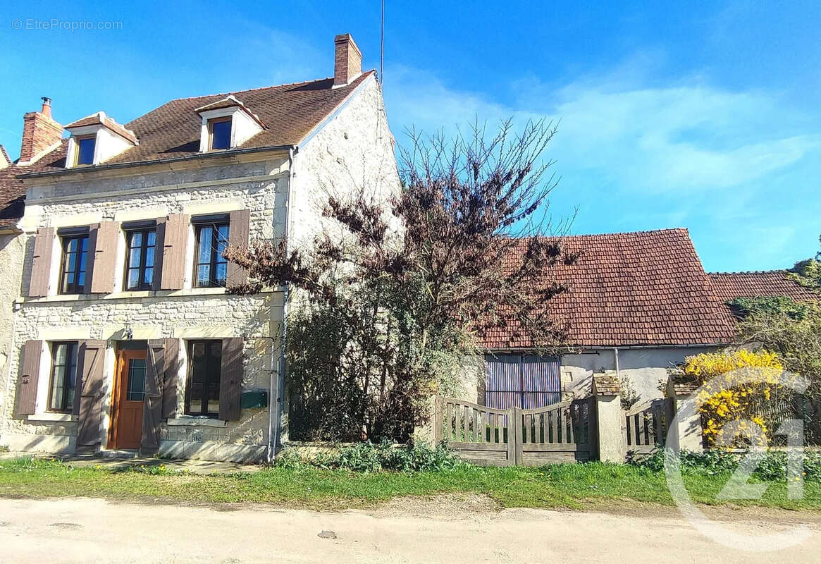 Maison à DONZY