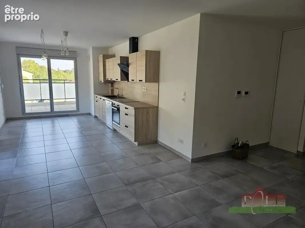 PONT-EVEQUE, Appartement 2018, T4 de 87m² avec garage. - photo 10