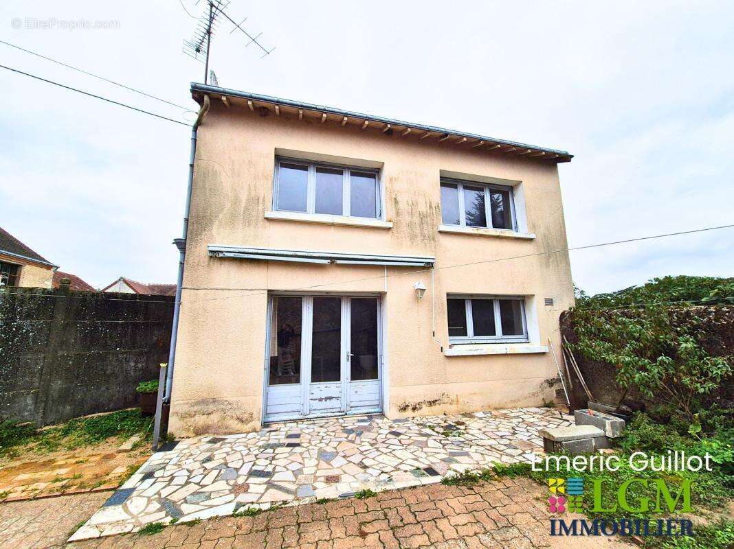 Deux maisons 172 m² habitables - Garages - Atelier - Caves – Terrain clos de 690 m² – Villebarou (41000) - photo 4