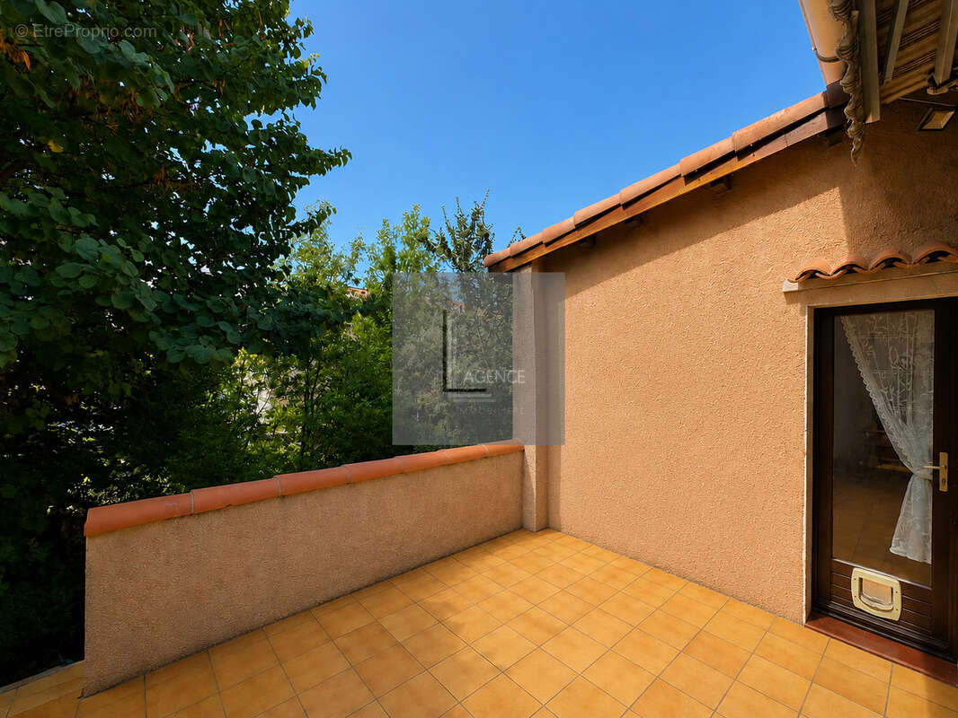 AURIOL   Maison de ville avec terrasse, jardinet, cave - photo 6
