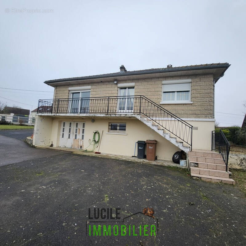 MAISON SUR SOUS SOL 1 - Maison à ERQUERY