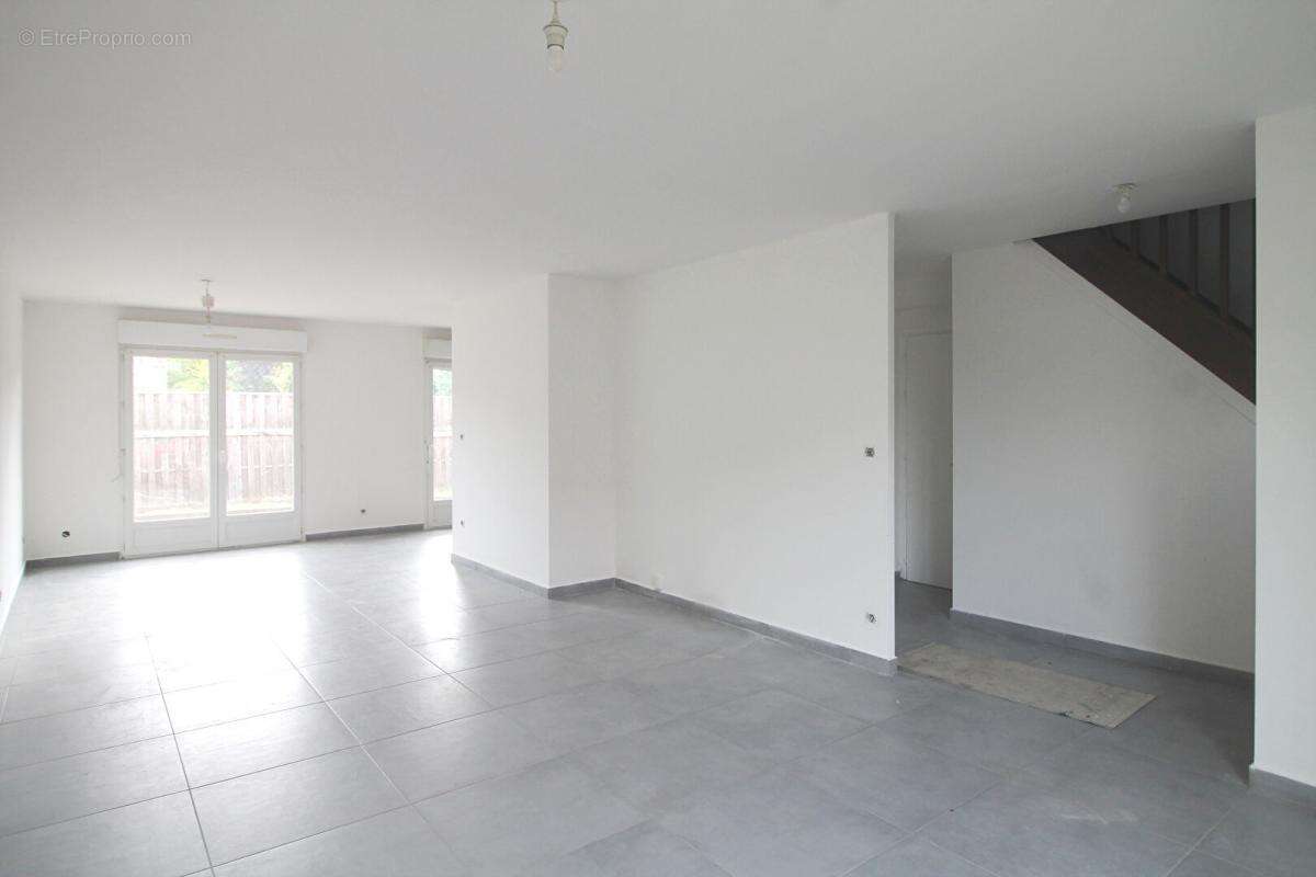 Maison Cuincy - 3 ch - 91 m2 - garage - jardin - photo 2