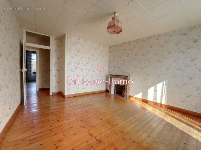 Maison à SAINT-COSME-EN-VAIRAIS