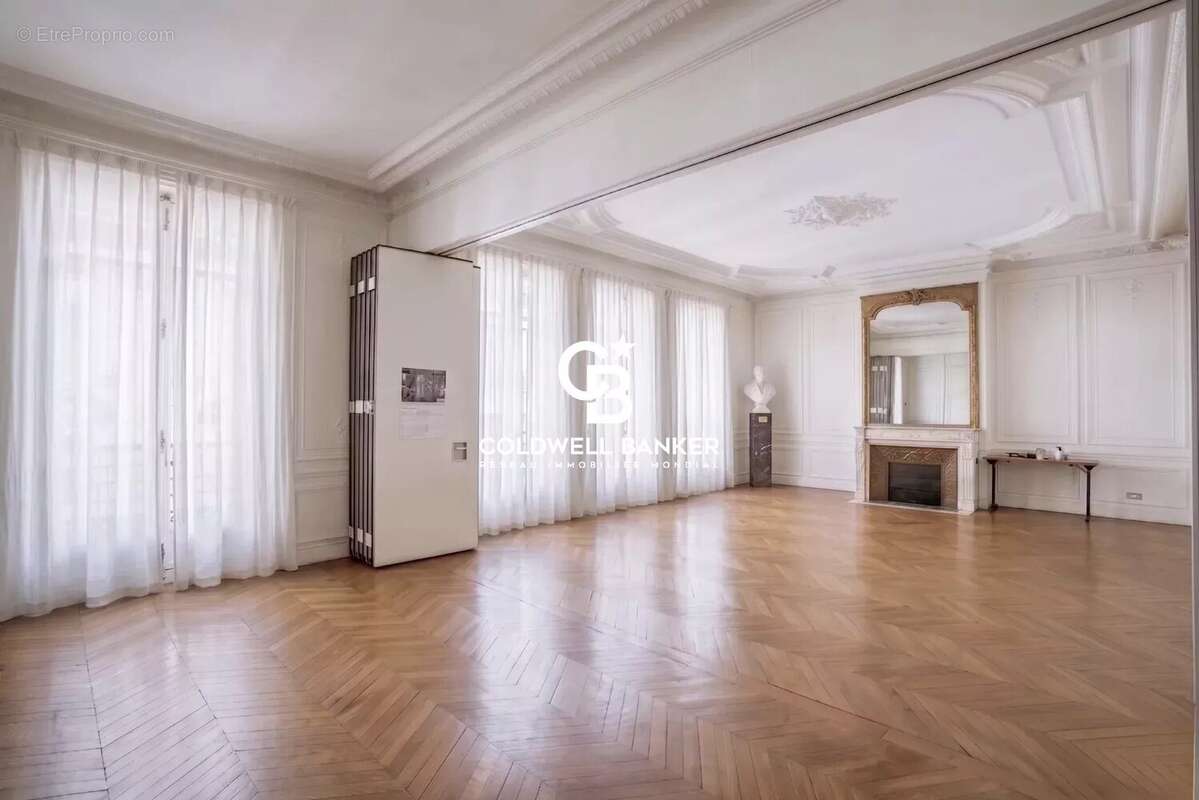 Appartement à PARIS-8E