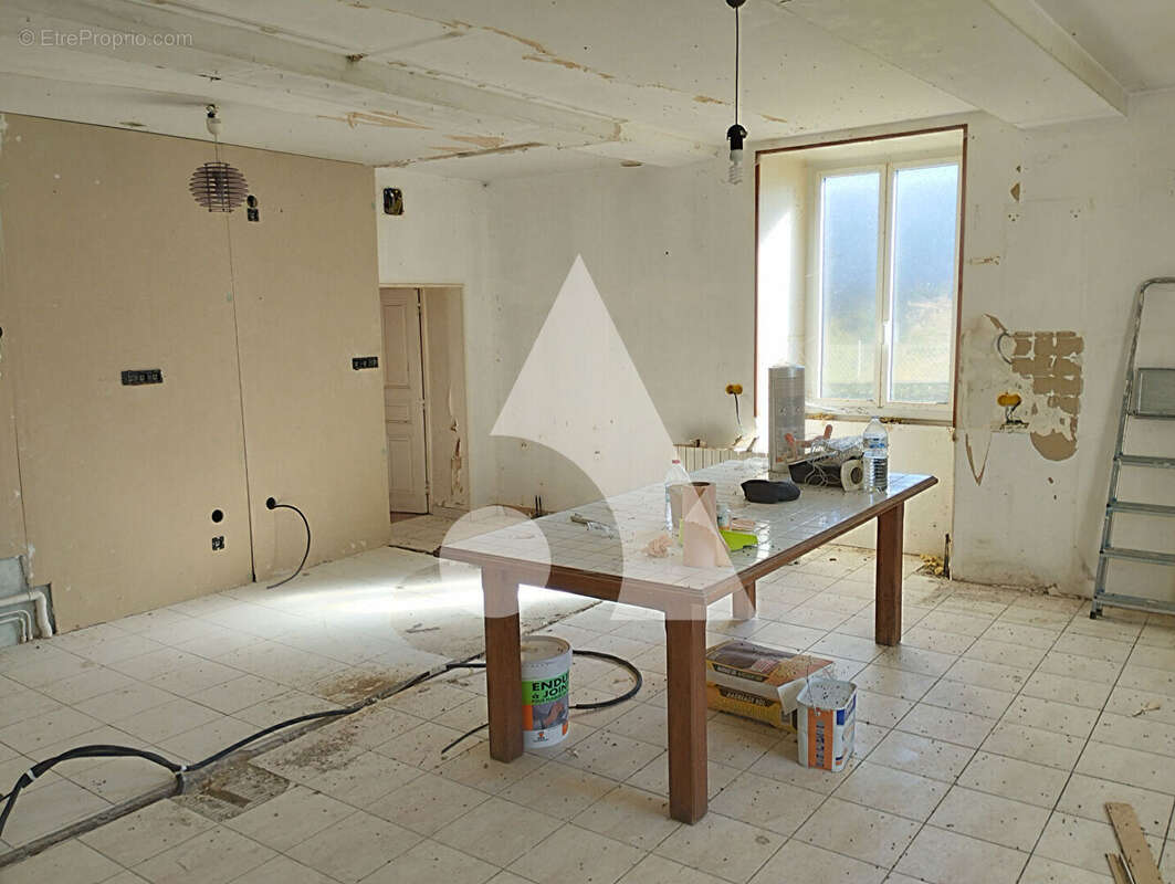 Maison à SAINT-ROMAIN-SOUS-GOURDON