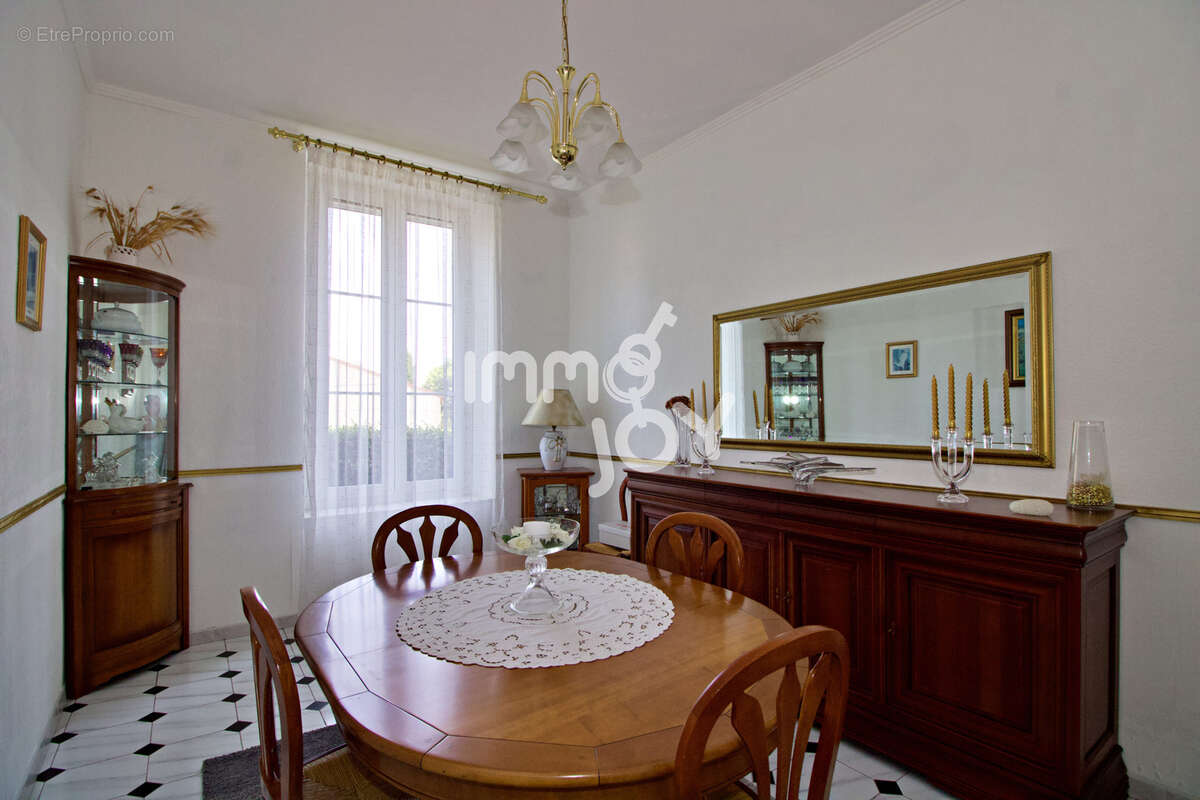 Maison à OUVEILLAN