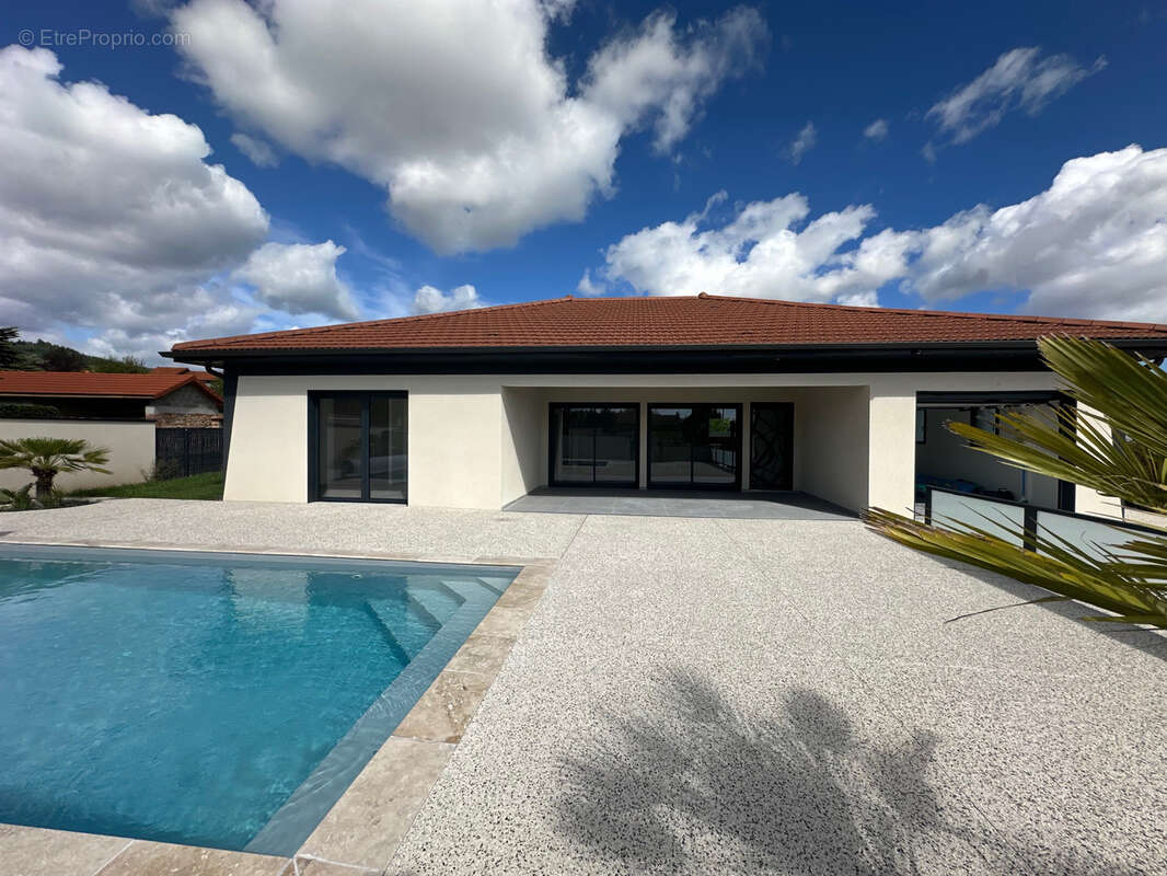 Maison à SAINT-ALBAN-LES-EAUX