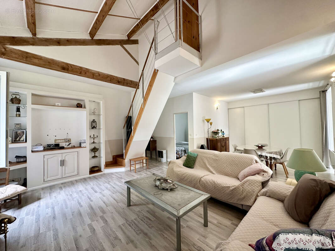 Maison à CUGES-LES-PINS