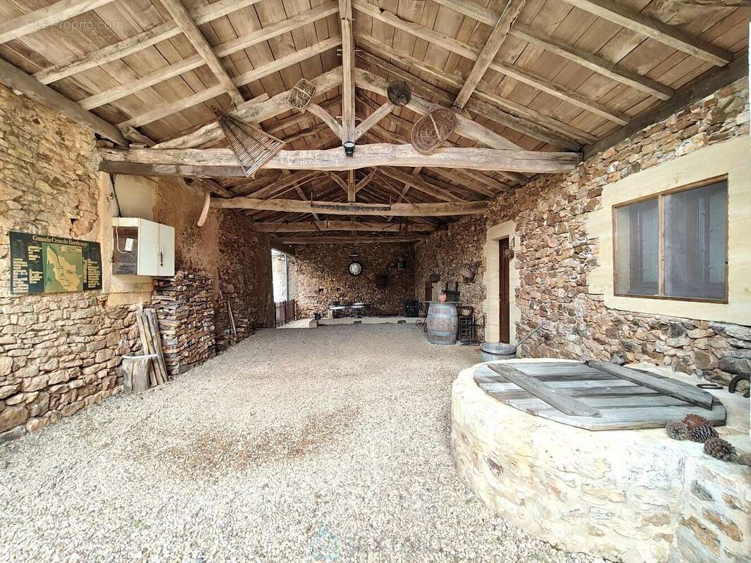 Proche Monpazier, propriété de caractère avec 3 habitations, dépendances et piscine sur 5,3 hectares de terrain - photo 13