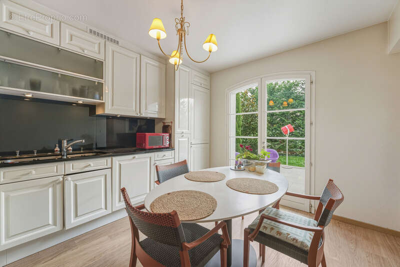 Maison à PREVESSIN-MOENS