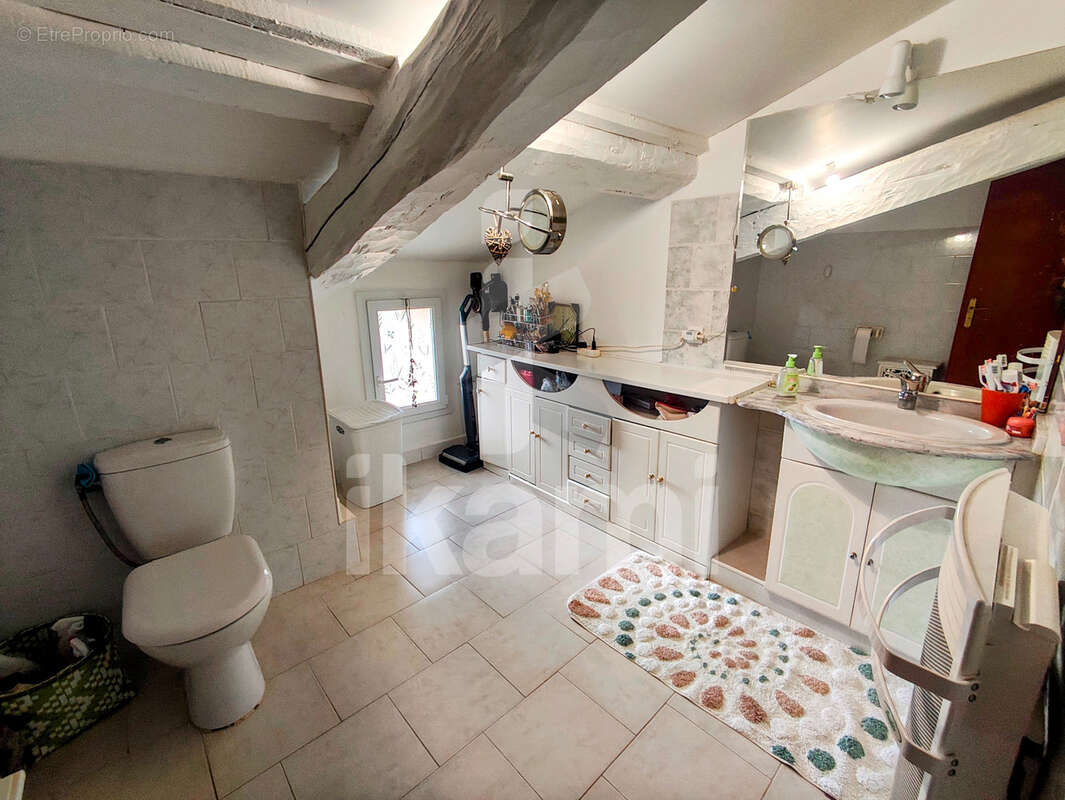 Maison à CHARMES-SUR-L'HERBASSE