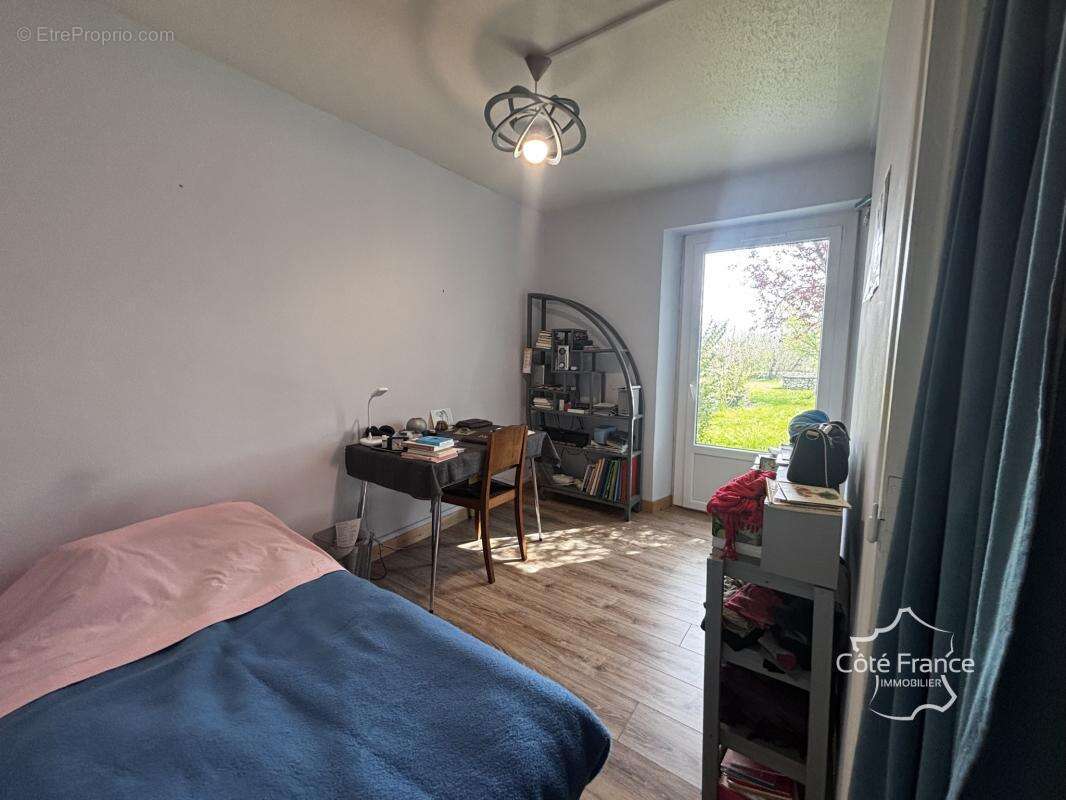 Maison à SAINT-ETIENNE-DE-MAURS