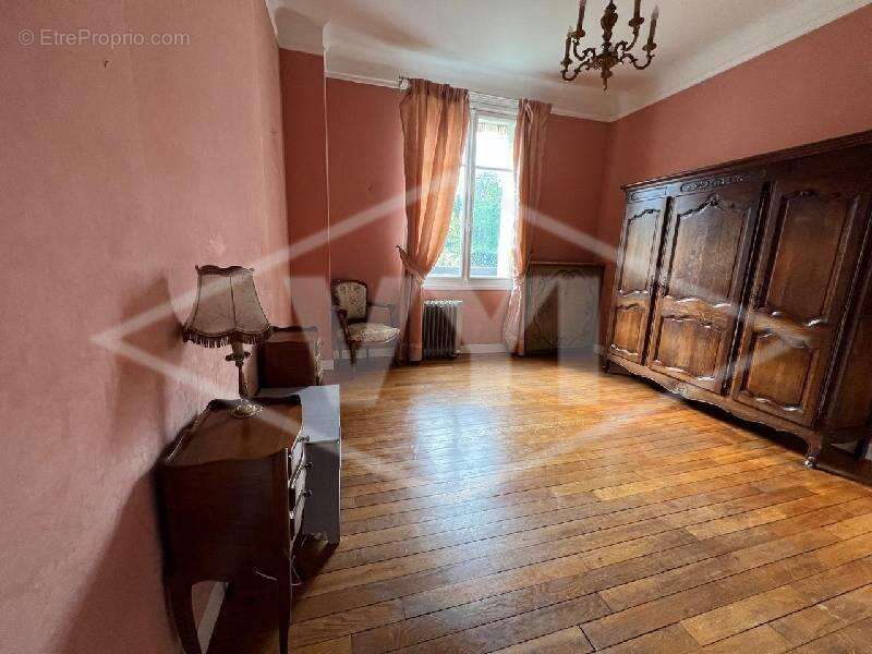 Maison à VARENNES-JARCY