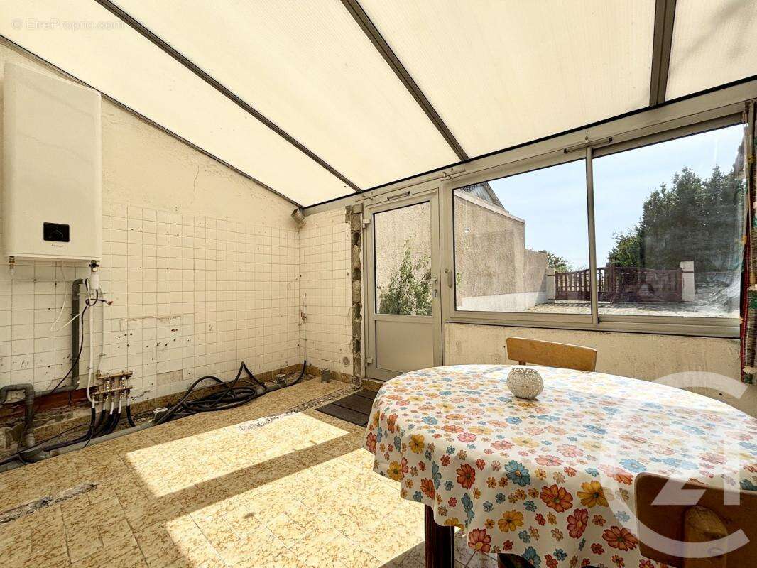 Maison à SAINT-ETIENNE-DE-FURSAC