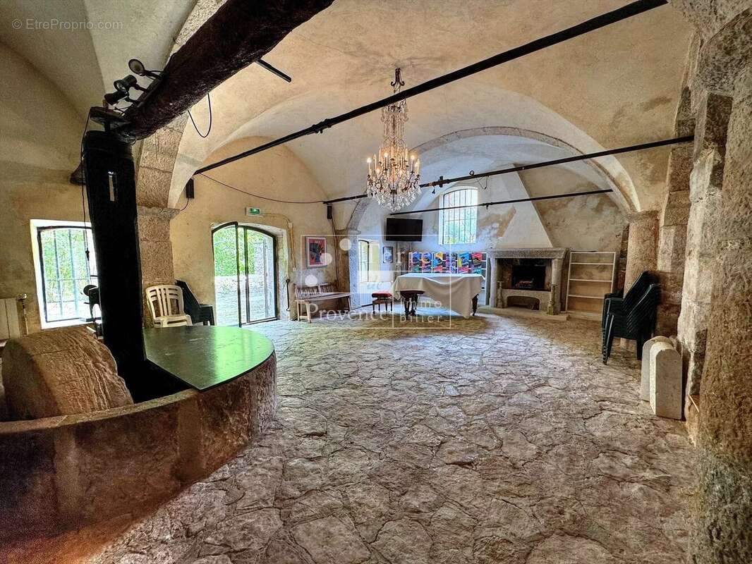 Maison à ENTRECASTEAUX