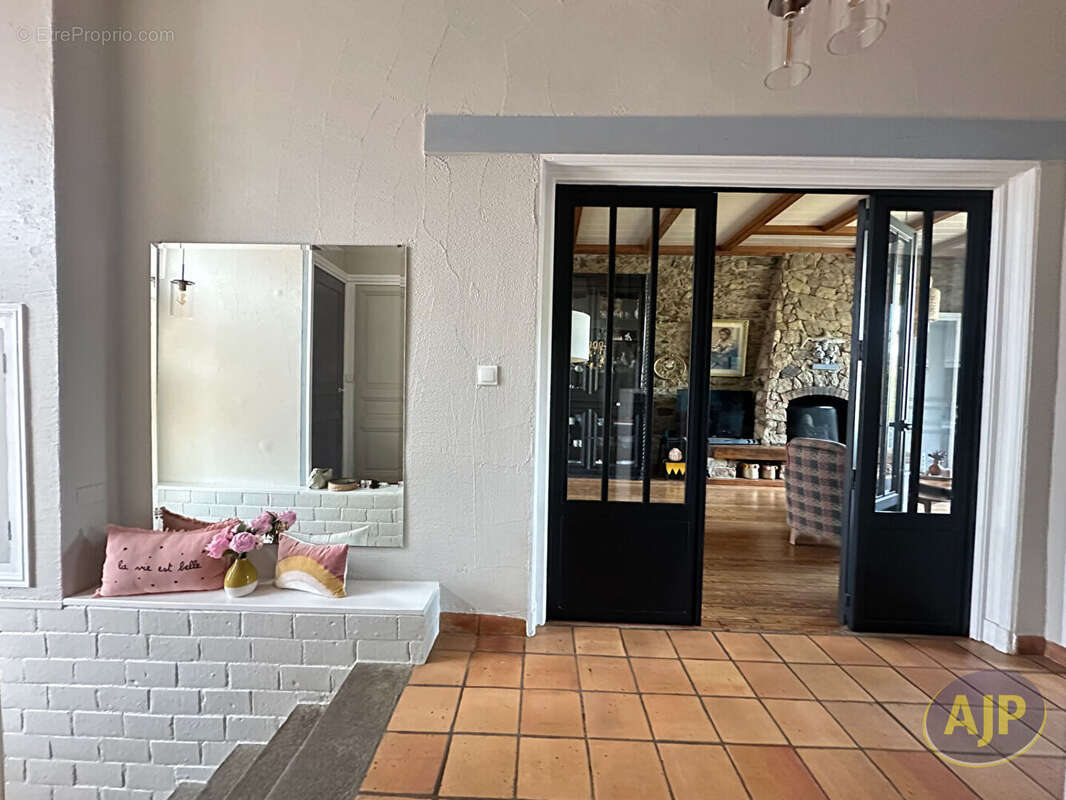 Maison à SAINT-ETIENNE-DE-MONTLUC