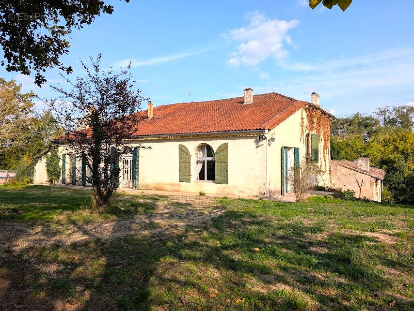 Maison à COUTRAS