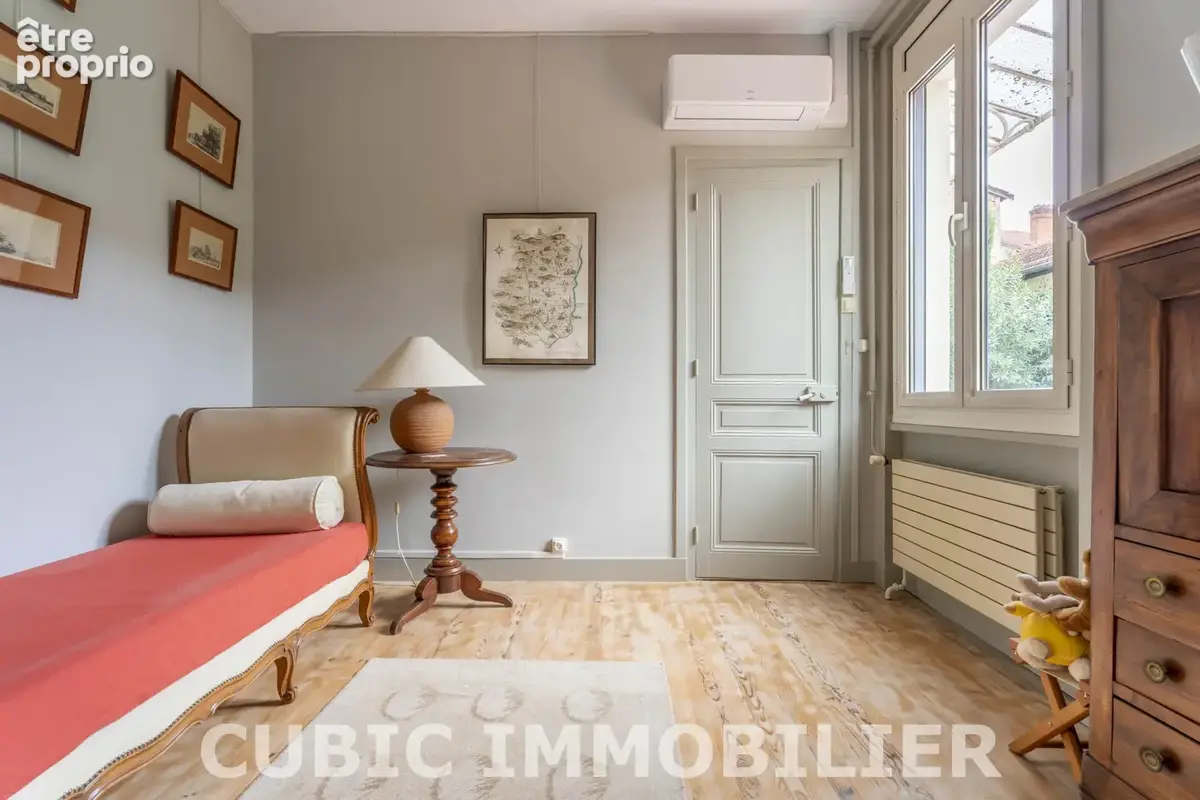 Bien remarquable et prestigieux de 238 m2 en plein cœur de Villefranche avec jardin sans vis à vis - photo 13