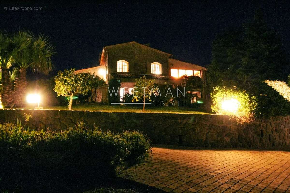 Magnifique villa familiale de 6 chambres, belle piscine et pool house, vues panoramiques à couper le souffle - Peyminade - photo 51