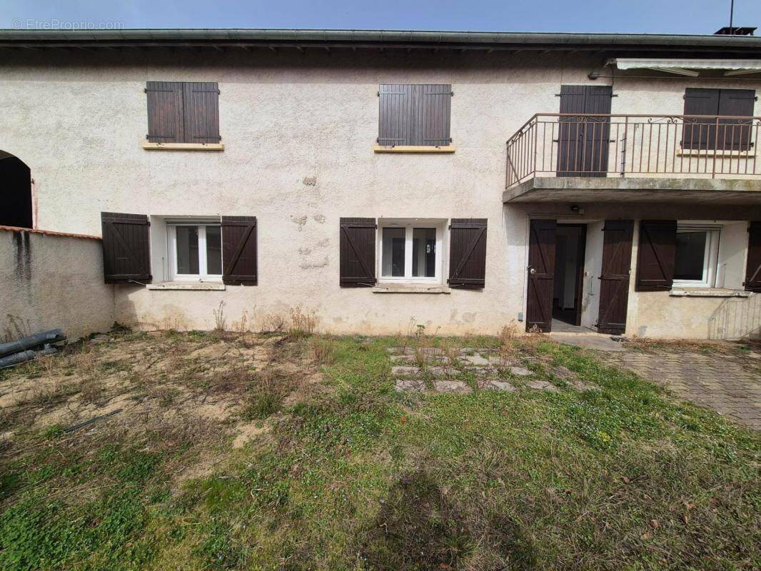 Appartement à VEAUCHE