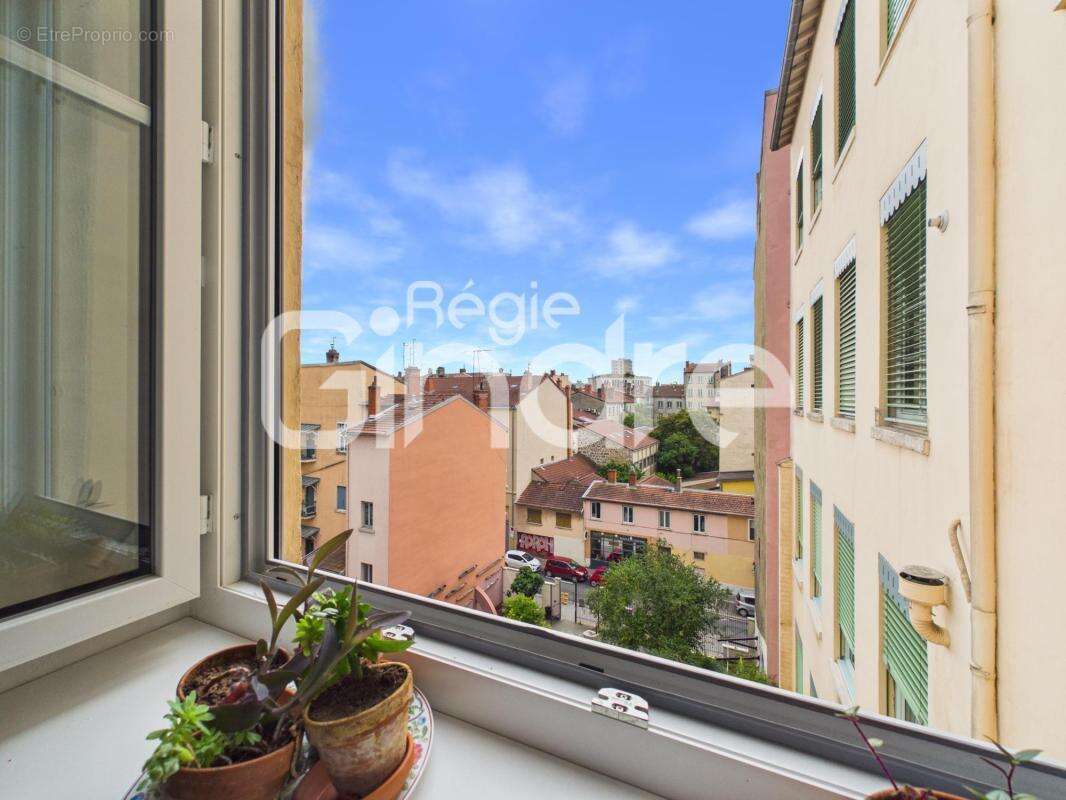 Vente - Appartement - 2 pièces + cuisine - 78 m² - 269 000 € - - photo 4